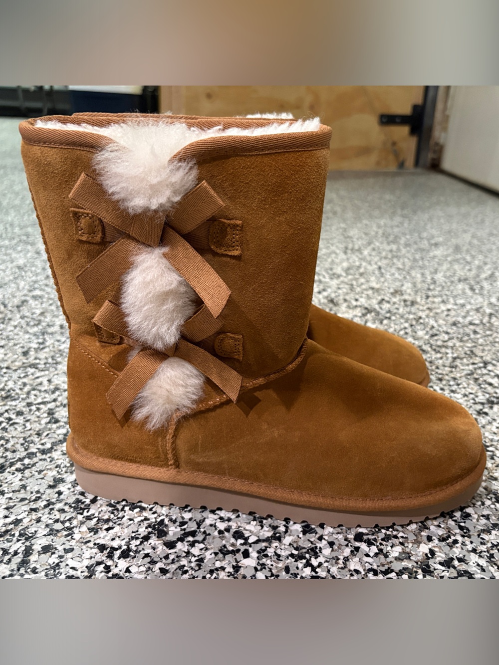 Koolaburra by UGG Chestnut Suede Bow-Back Winter Boots with Cream Fur